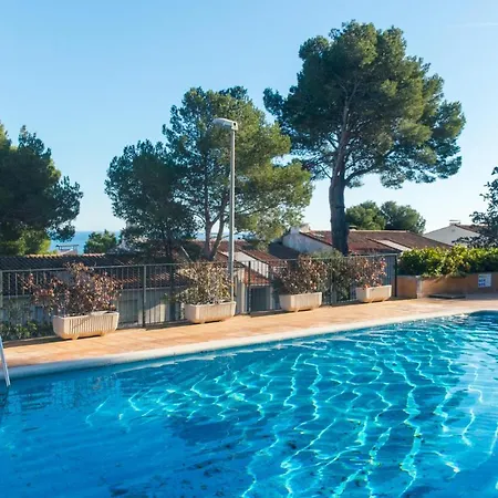 L-1 8 Pax Holiday home *