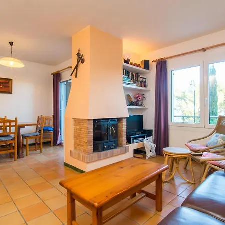 L-1 8 Pax Holiday home *
